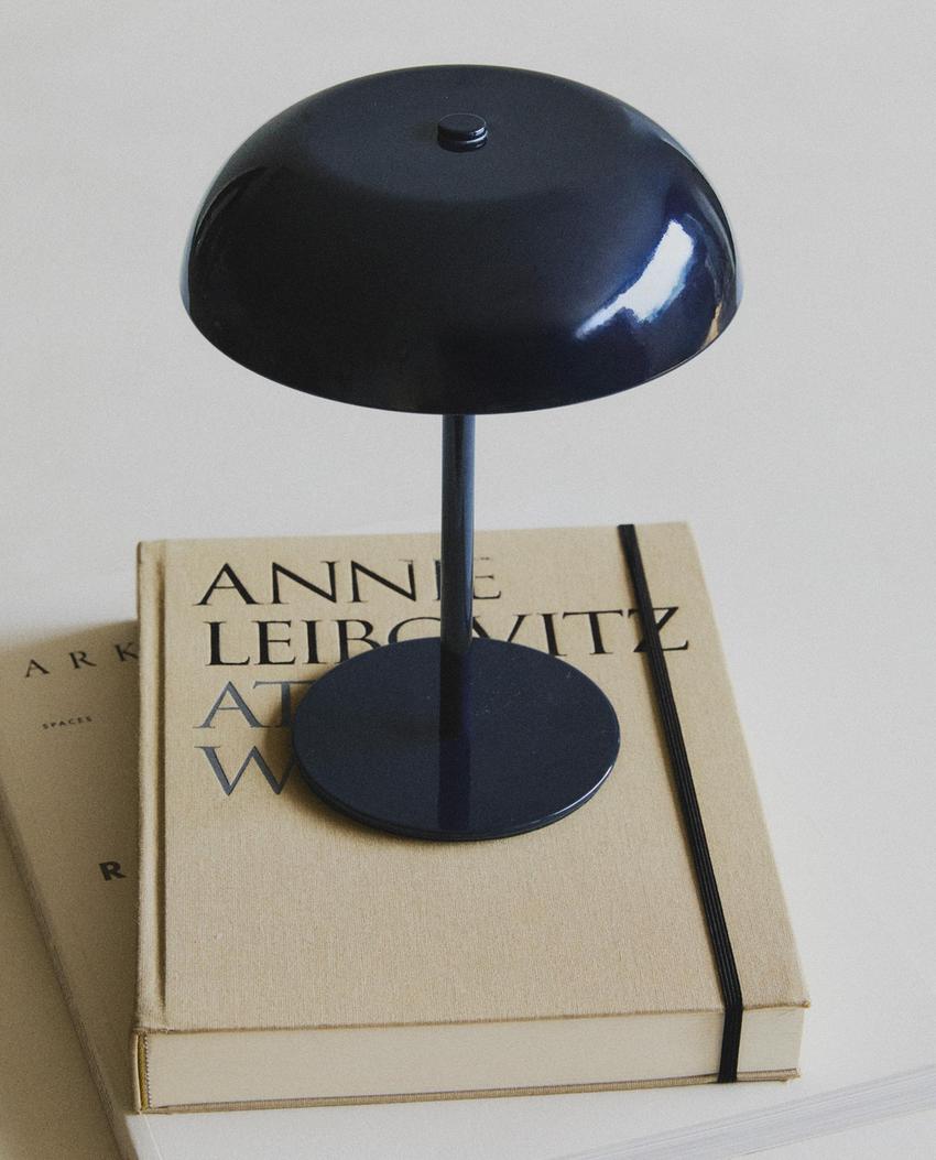 MONOCHROME CORDLESS TABLE LAMP